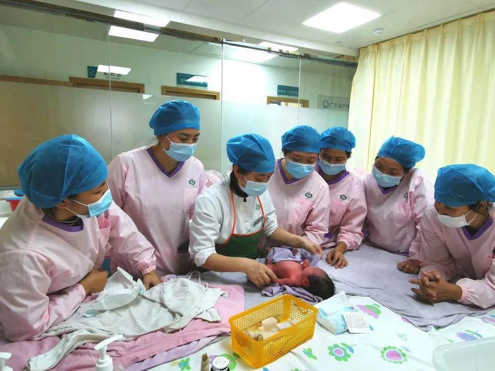 宁明县妇婴监护型护送
